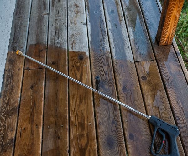 How can I prepare my home for a pressure cleaning service?