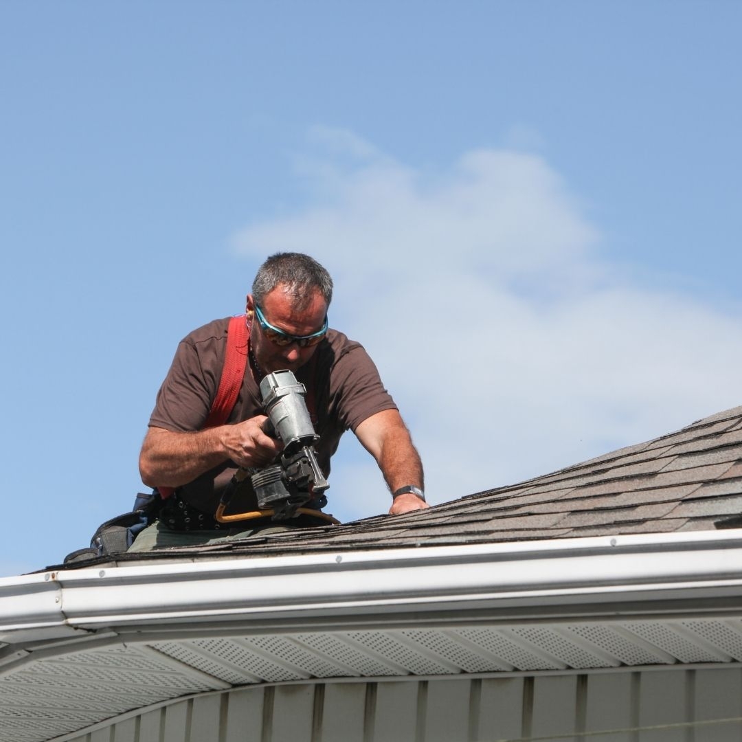 Does Glen Waverley Roofing recommend solutions based on roof condition?