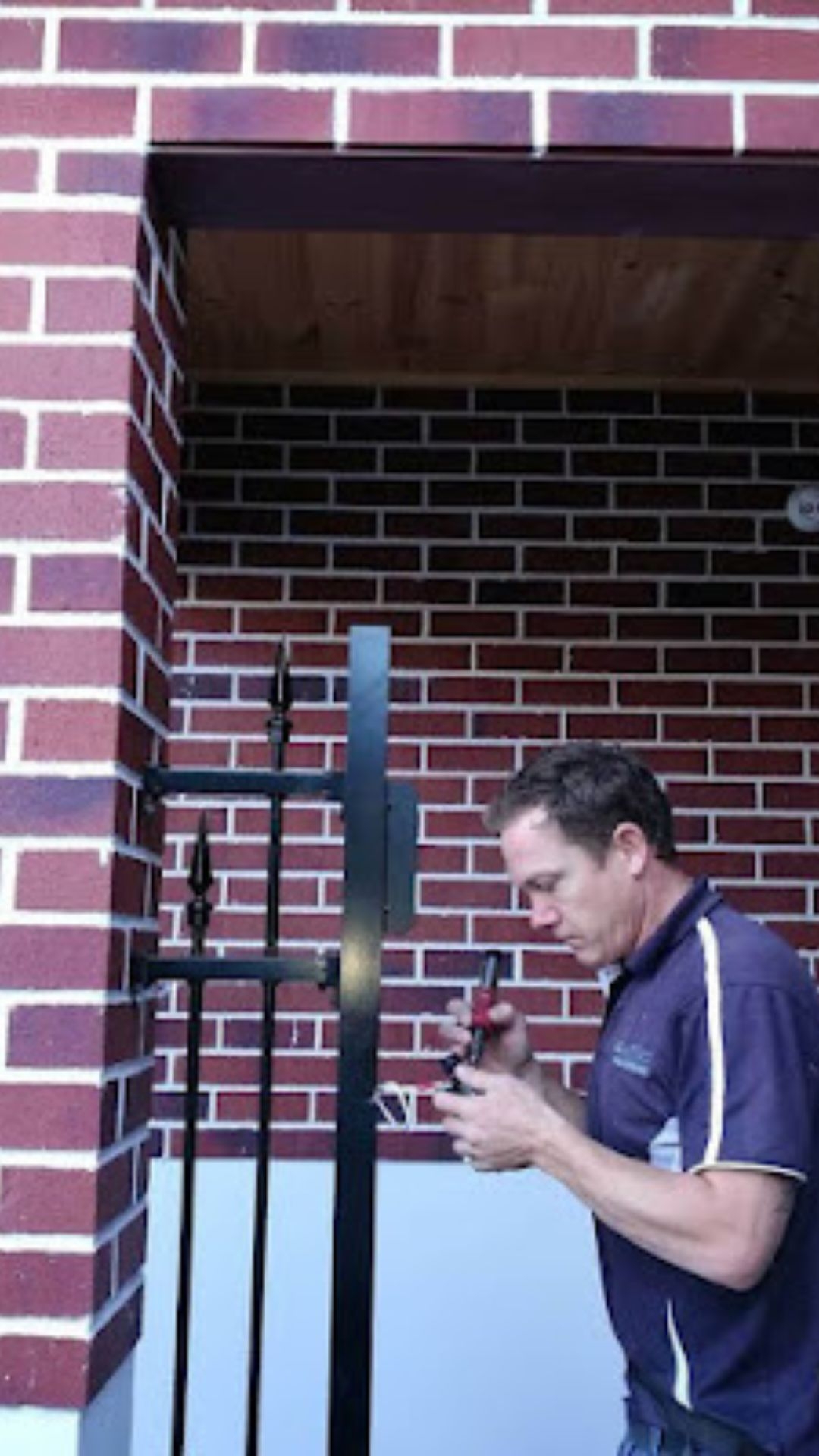 How can you book an appointment with In Effect Electrical?