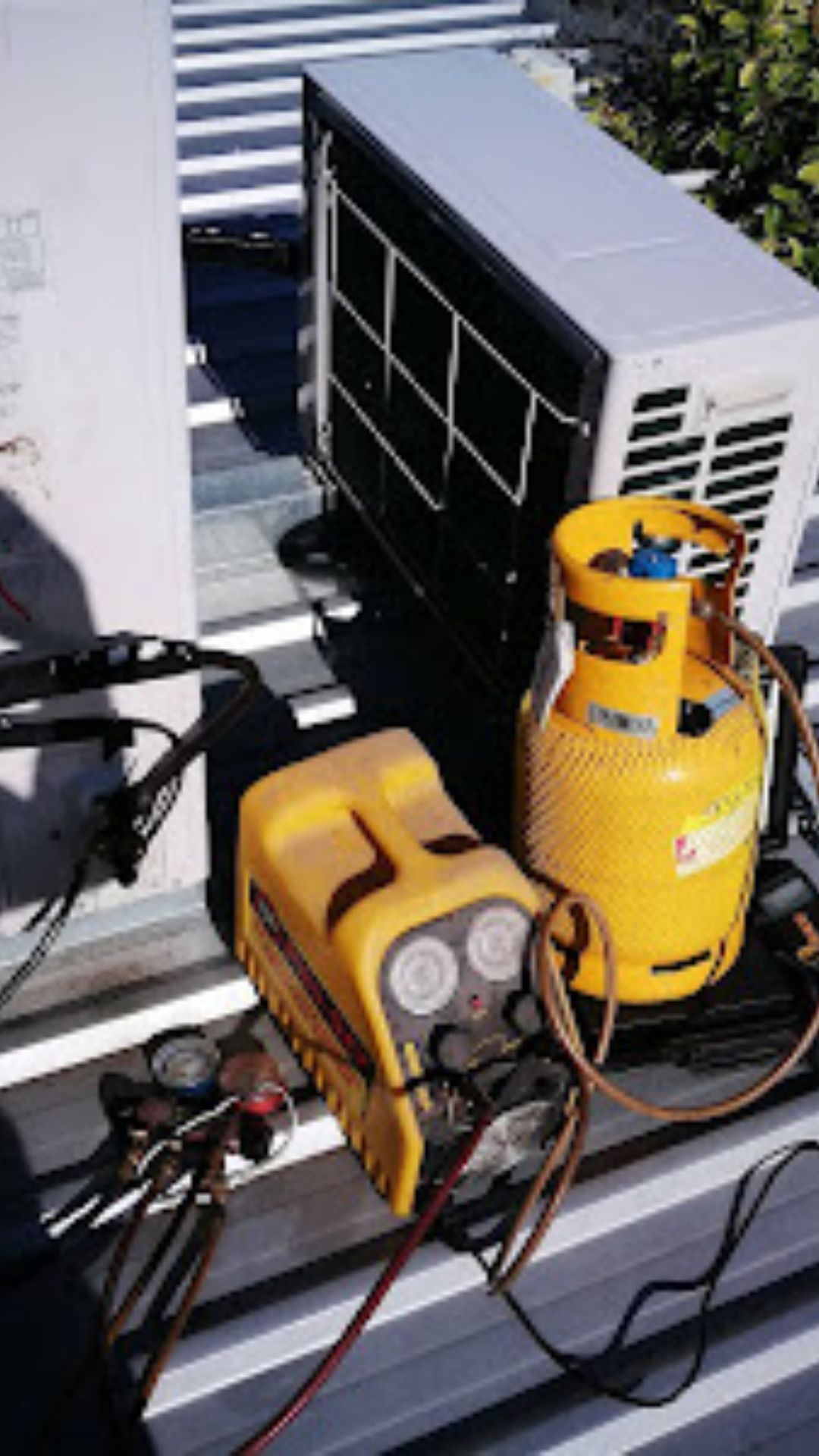 Professional Electricians with Attention to Detail